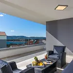 Villa Shaula - Five Bedroom With Pool,sauna And Gym *