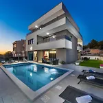 Shaula - Five Bedroom With Pool,sauna And Gym