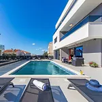 Shaula - Five Bedroom With Pool,sauna And Gym * Šibenik