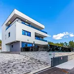 Shaula - Five Bedroom With Pool,sauna And Gym Villa Šibenik