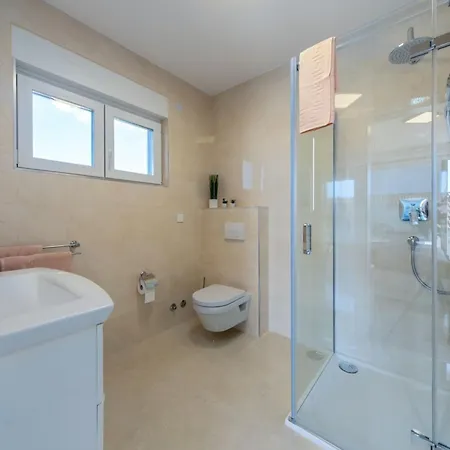 Shaula - Five Bedroom With Pool,sauna And Gym Villa