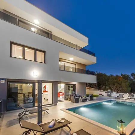 Shaula - Five Bedroom With Pool,sauna And Gym