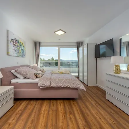 Villa Shaula - Five Bedroom With Pool,sauna And Gym *