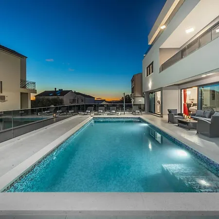 Shaula - Five Bedroom With Pool,sauna And Gym *