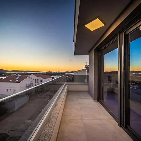 Villa Shaula - Five Bedroom With Pool,sauna And Gym