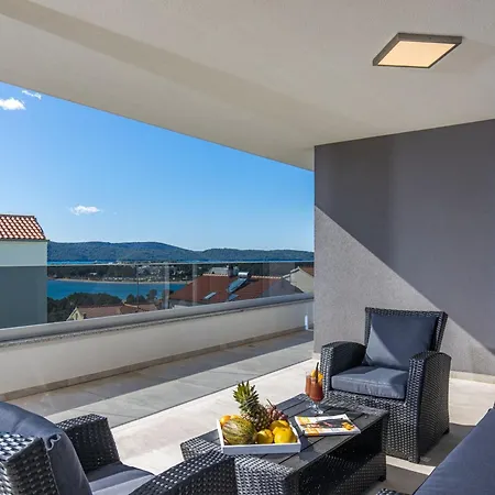 Villa Shaula - Five Bedroom With Pool,sauna And Gym *