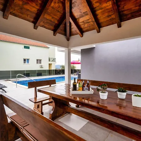 Shaula - Five Bedroom With Pool,sauna And Gym Villa Šibenik
