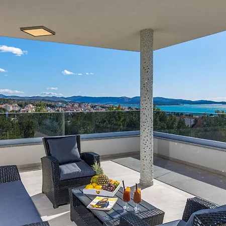 Shaula - Five Bedroom With Pool,sauna And Gym Villa Šibenik