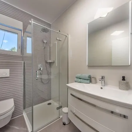 Shaula - Five Bedroom With Pool,sauna And Gym * Šibenik