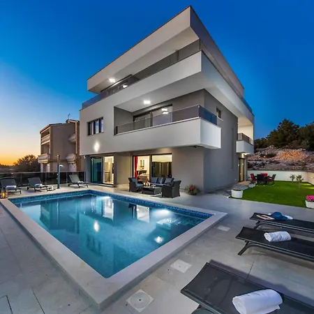 Shaula - Five Bedroom With Pool,sauna And Gym