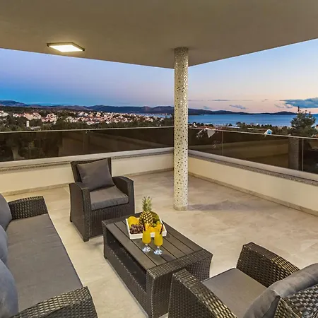 Shaula - Five Bedroom With Pool,sauna And Gym Šibenik