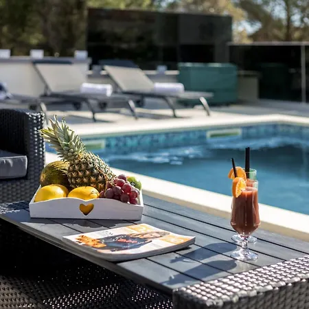 Shaula - Five Bedroom With Pool,sauna And Gym Villa