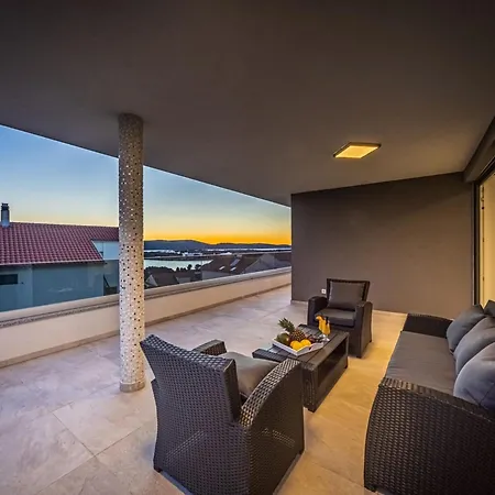 Shaula - Five Bedroom With Pool,sauna And Gym 빌라 *