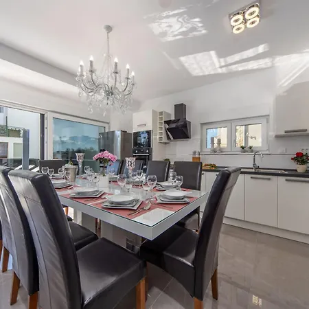 Shaula - Five Bedroom With Pool,sauna And Gym Villa Šibenik