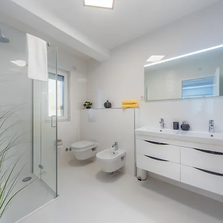 Shaula - Five Bedroom With Pool,sauna And Gym 빌라 *