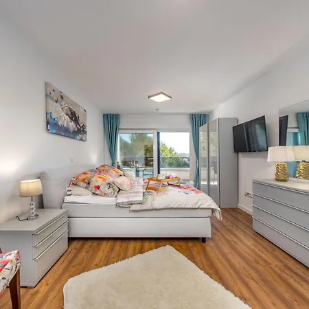 Shaula - Five Bedroom With Pool,sauna And Gym Šibenik