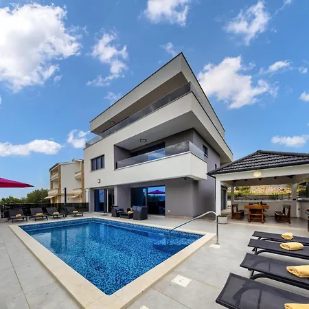 빌라 Shaula - Five Bedroom With Pool,sauna And Gym