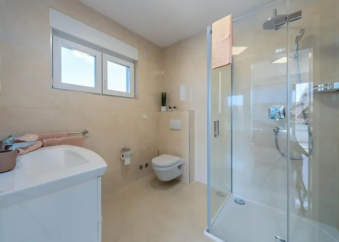 Shaula - Five Bedroom With Pool,sauna And Gym Villa