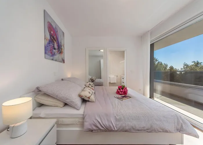 Villa Shaula - Five Bedroom With Pool,sauna And Gym Šibenik