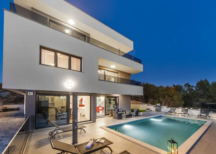 Shaula - Five Bedroom With Pool,sauna And Gym