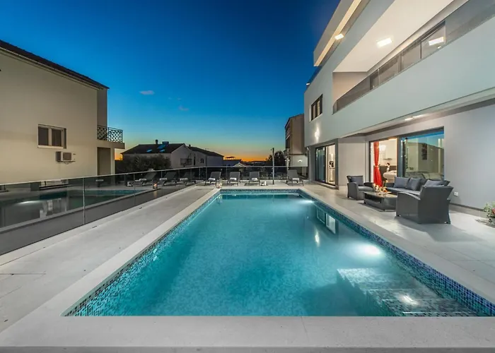 Shaula - Five Bedroom With Pool,sauna And Gym *