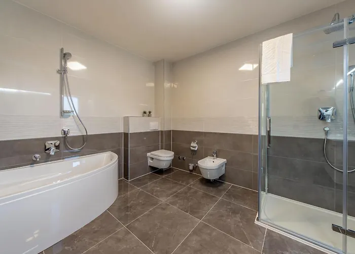 Villa Shaula - Five Bedroom With Pool,sauna And Gym *