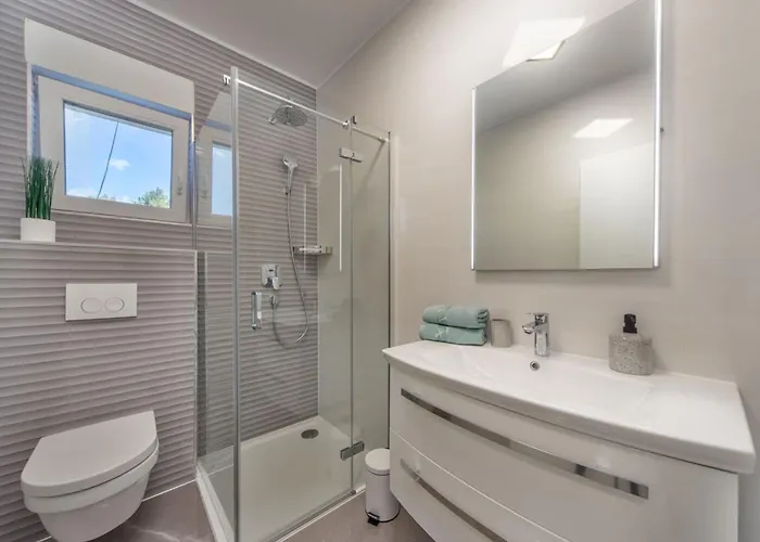 Shaula - Five Bedroom With Pool,sauna And Gym * Šibenik