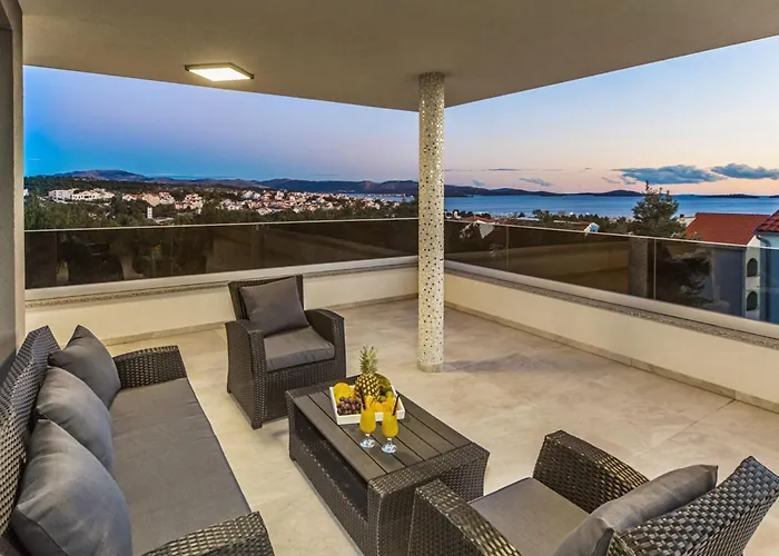 Shaula - Five Bedroom With Pool,sauna And Gym Šibenik