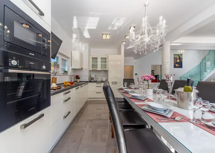 Shaula - Five Bedroom With Pool,sauna And Gym * Šibenik