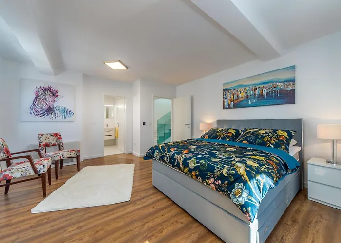 Villa Shaula - Five Bedroom With Pool,sauna And Gym Šibenik