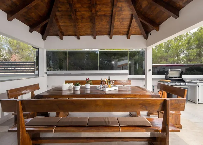 Villa Shaula - Five Bedroom With Pool,sauna And Gym *