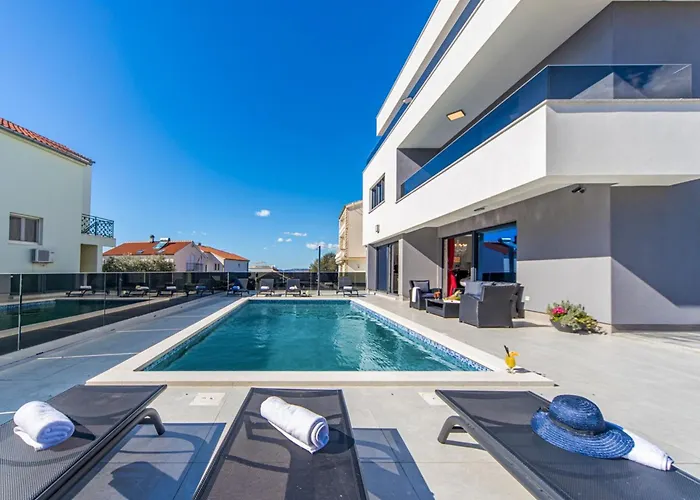 Shaula - Five Bedroom With Pool,sauna And Gym * Šibenik