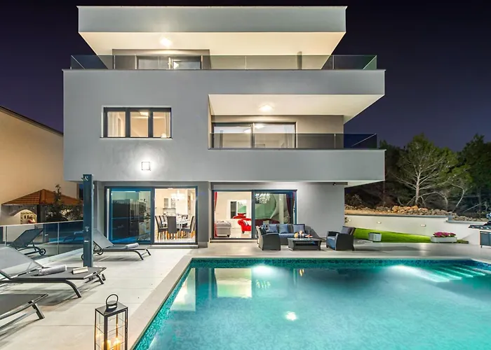 Villa Shaula - Five Bedroom With Pool,sauna And Gym *