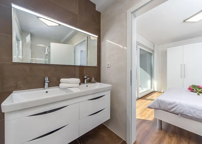 Villa Shaula - Five Bedroom With Pool,sauna And Gym *